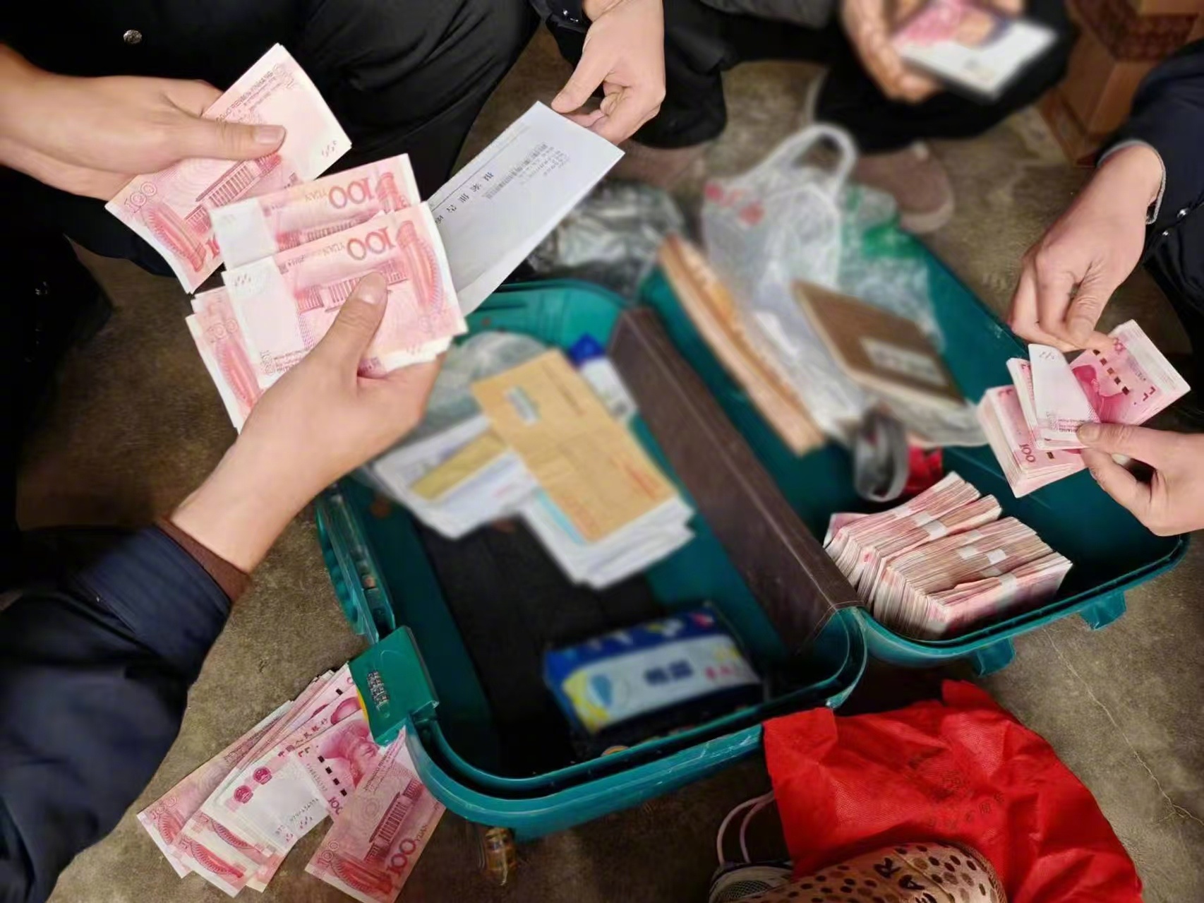 最新带现金几十万能过安检方法分析(最方便真实的平湖携带现金过安检有具体规定吗方法)